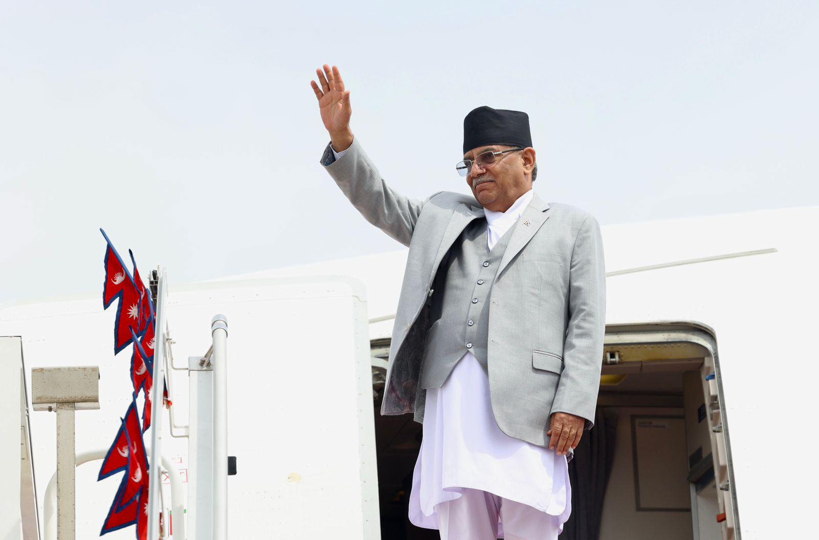 प्रधानमन्त्री प्रचण्ड अमेरिका र चीनको भ्रमण सकेर स्वदेश फिर्ता