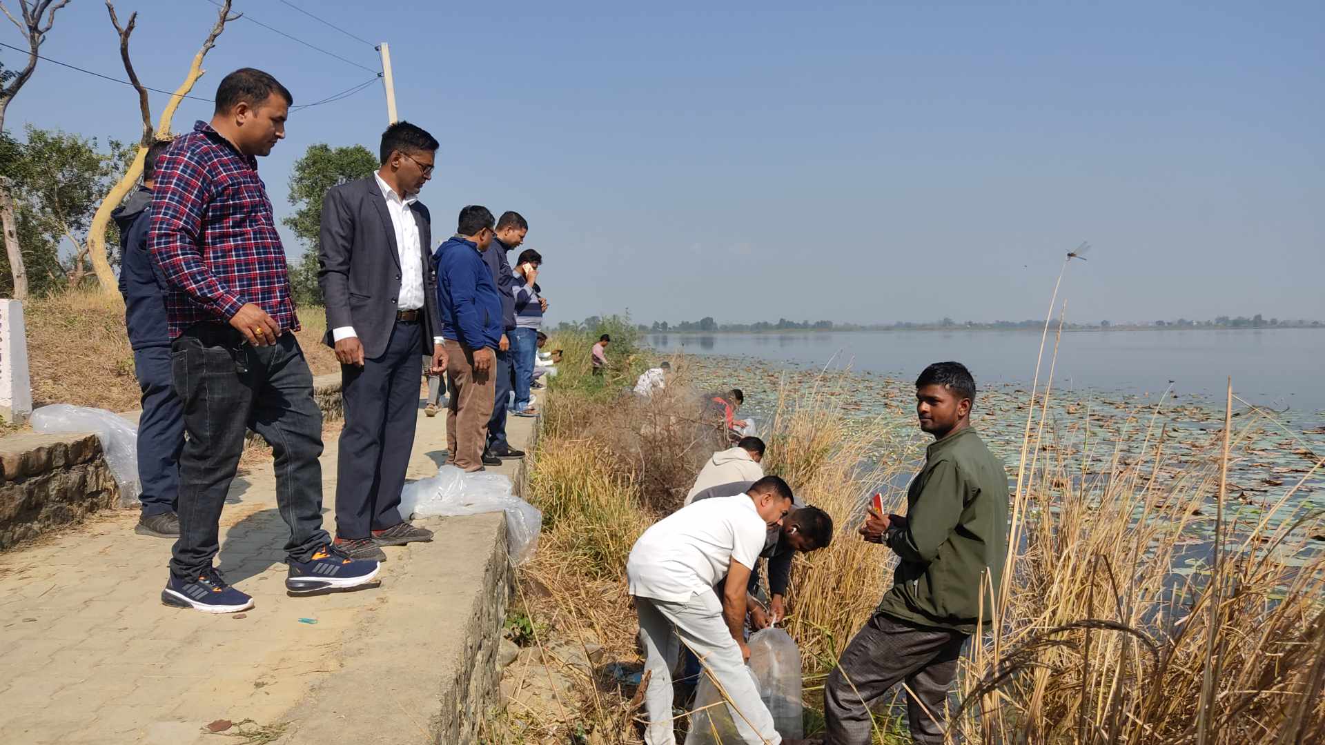 कपिलबस्तुको जगदीशपुर तालमा दश हजार माछाको भुरा छाडियो