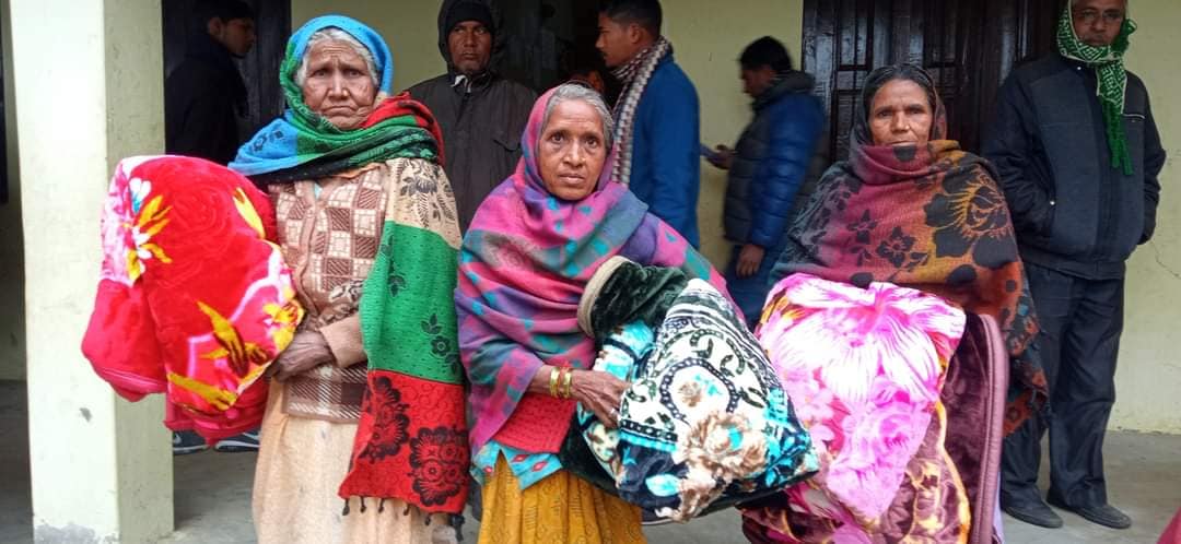 कपिलबस्तुमा जाडो बढेपछि बिपन्नलाई न्यानो कम्मल