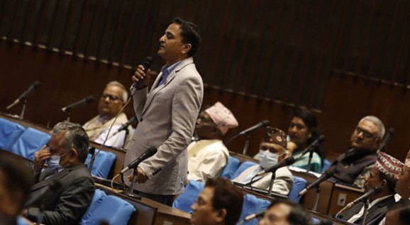 संसदमा एमाले र माओवादीको नोकझोक