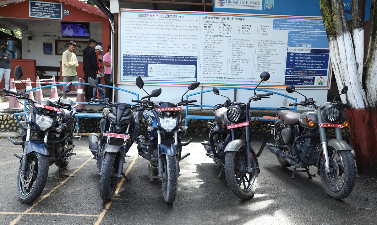एउटै नम्बरको पाँच वटा मोटरसाइकल फेला, दुई जना पक्राउ