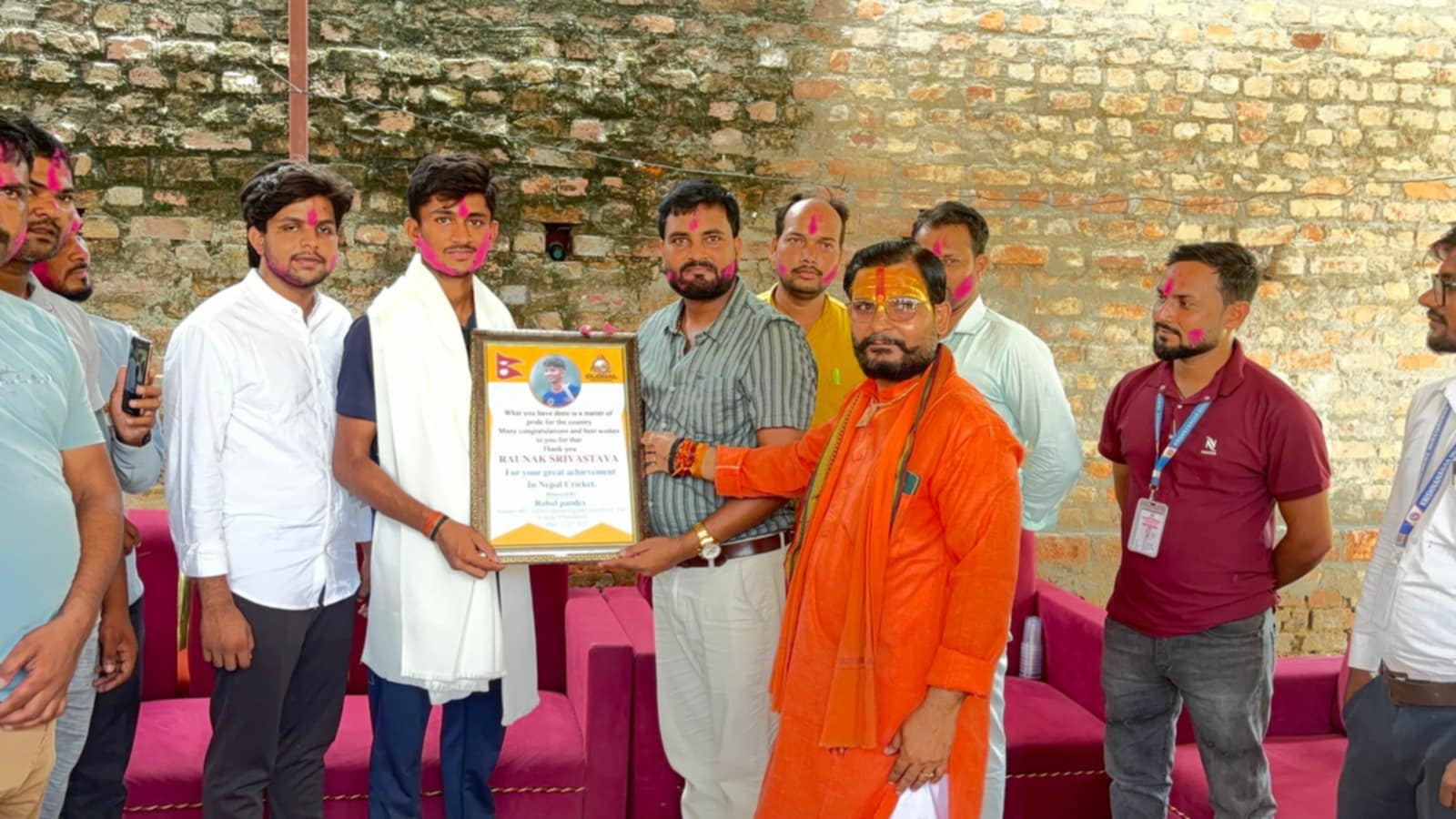 खेलाडी रौनकलाई गृह वडामा राहुल पाण्डेय द्वारा भव्य स्वागत