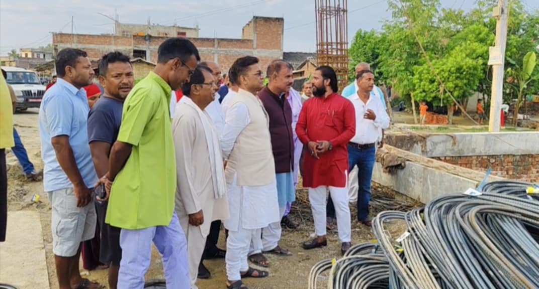 सखुवा बजार र दुर्गाटोलमा पूर्व उपप्रधानमन्त्री रघुविर महासेठद्वारा अनुगमन