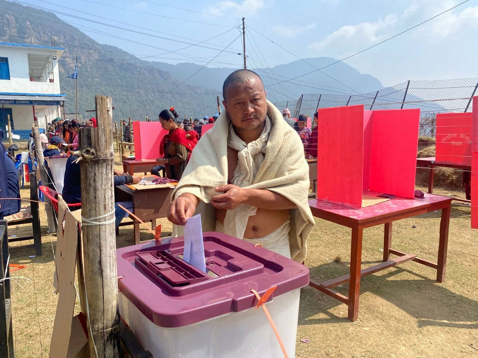 आमाको किरिया बसेका रानाले गरे मतदान