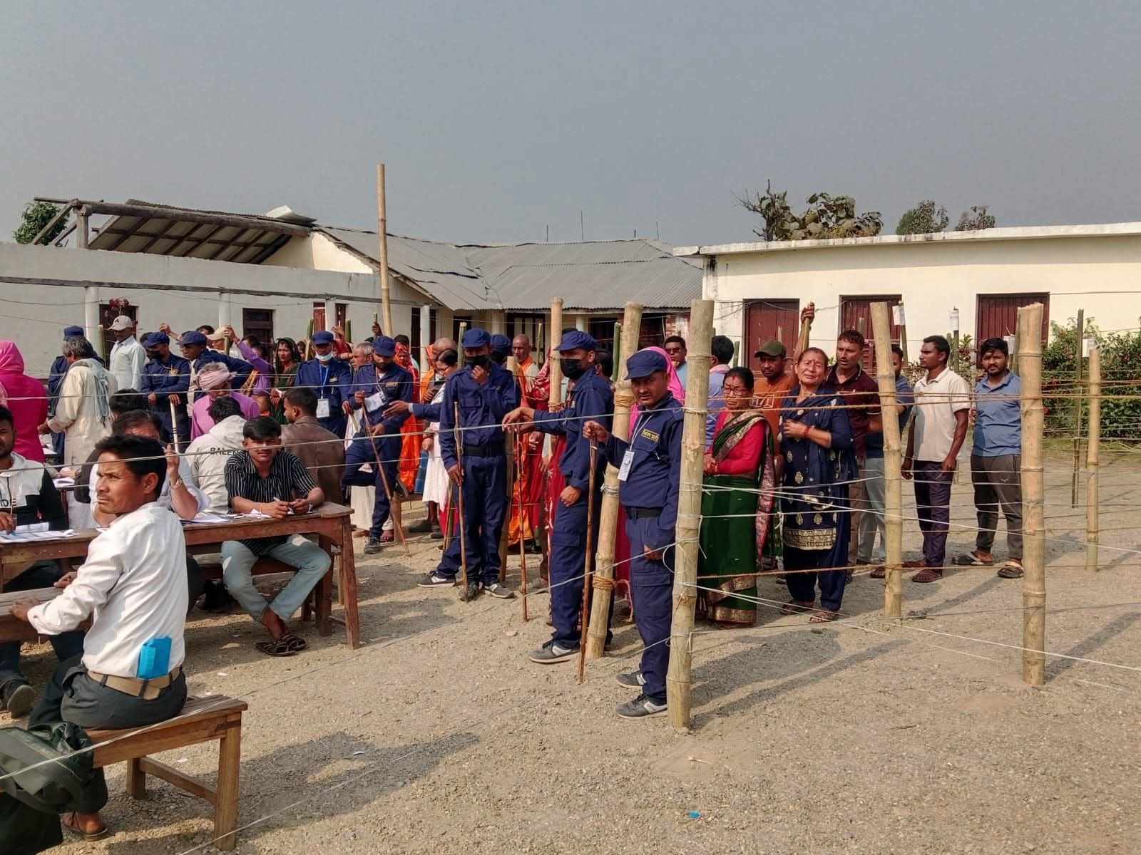धनुषामा ६० प्रतिशतभन्दा बढी मतदान, मतपेटिका ढुवानी सुरु