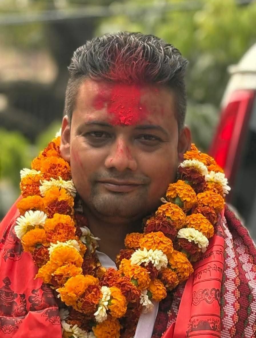 “महोत्तरीदेखि काठमाडौँसम्म: टुप्पीले चिनायो सांसद उज्जवल झा”