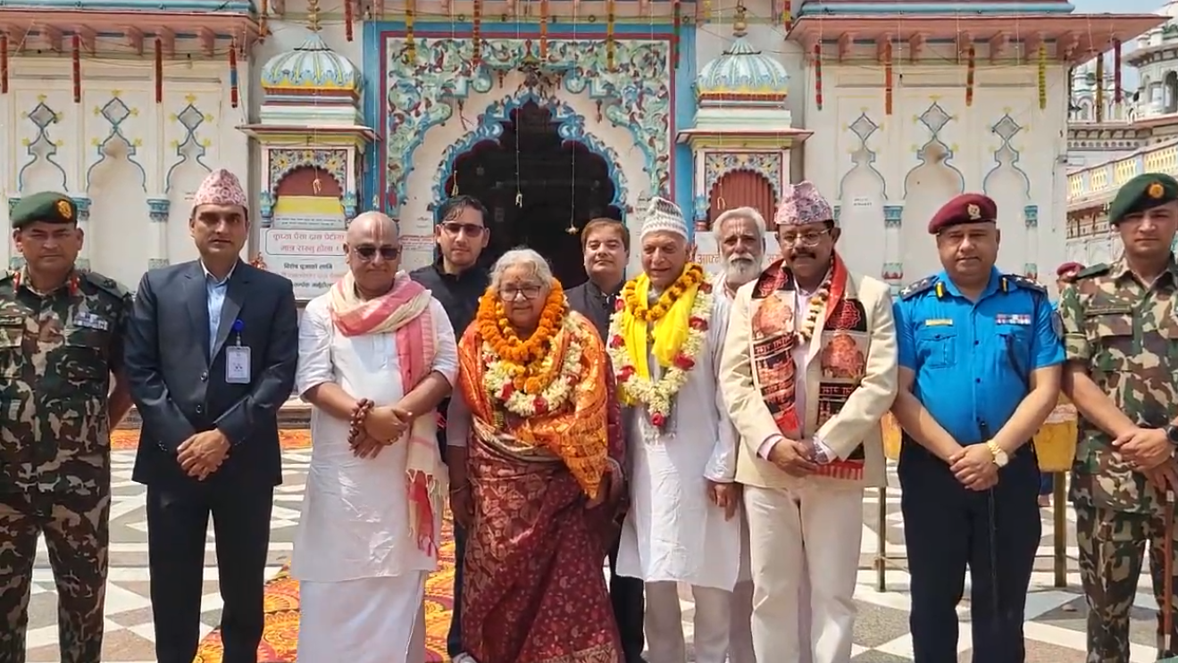 प्रधानमन्त्री काकीद्वारा जानकी मन्दिरको दर्शन
